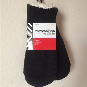 Isotoner brand new mittens. Never worn with tags
